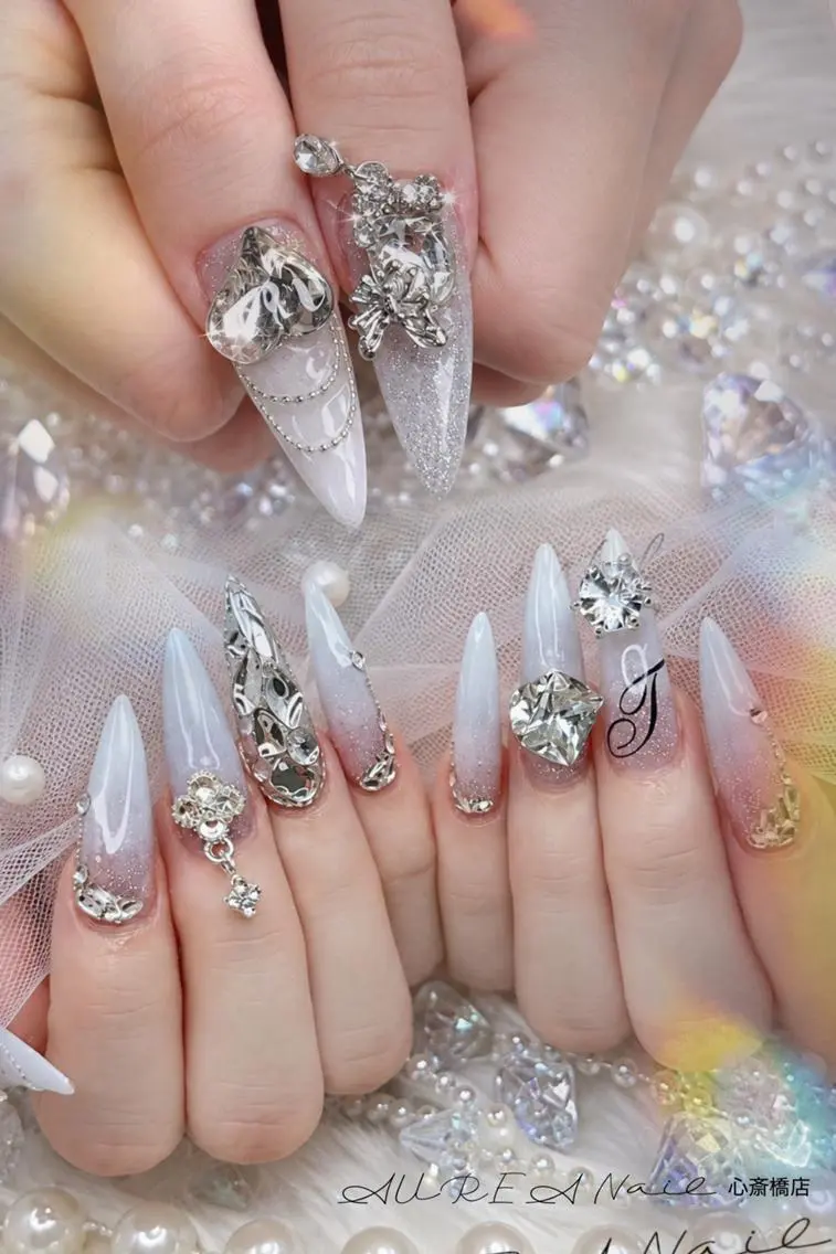 ネイル ハンドネイル H-nail ロング/3D/Y2Kのネイルデザイン