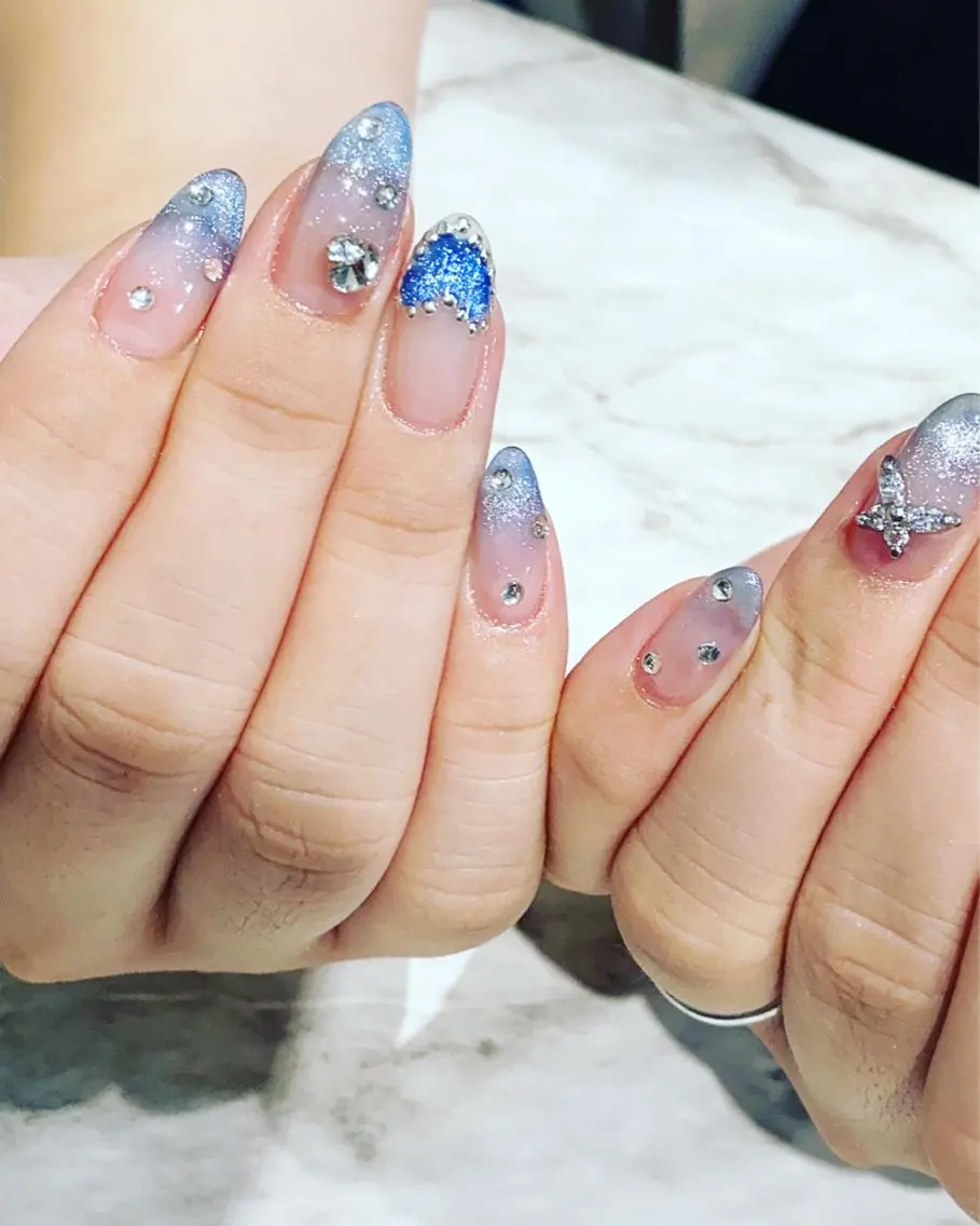 ネイル ブルー ハート ハンドネイル フットネイル ハンドケア ✴︎:.｡. MAKI.｡.:✴︎のネイルデザイン