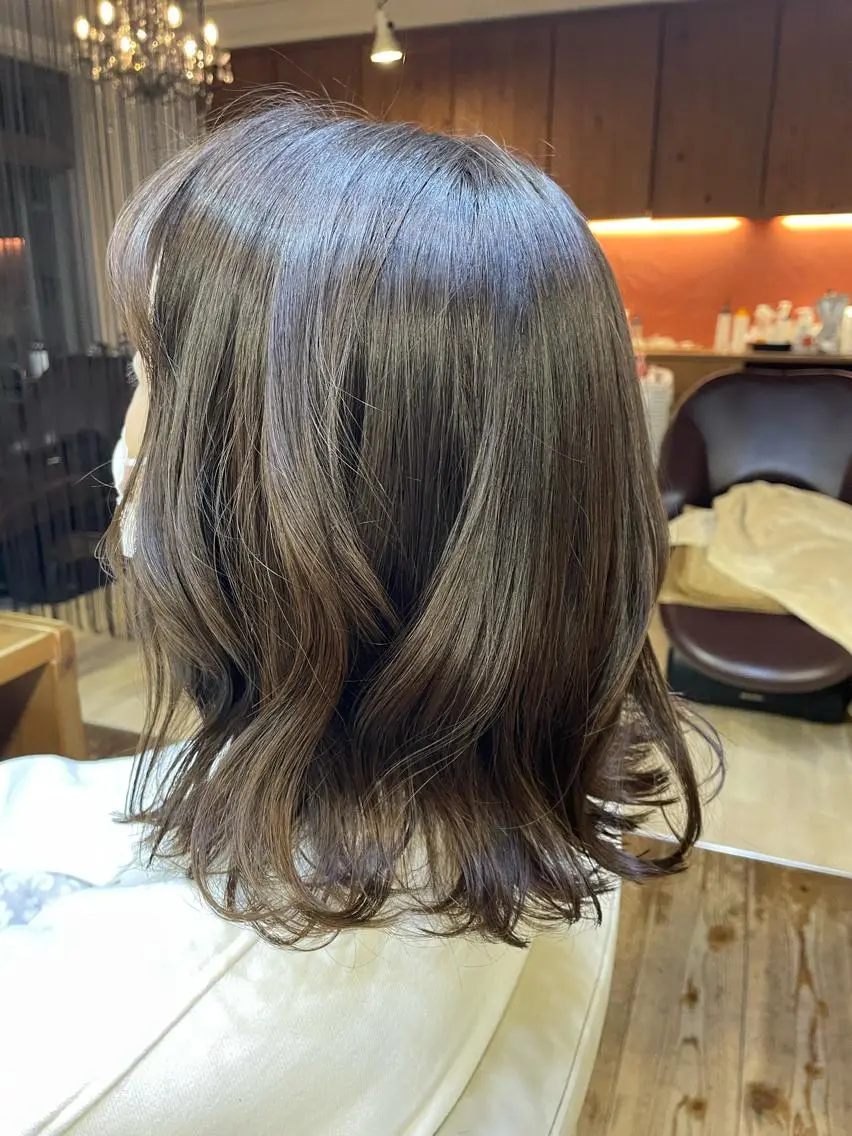 ミディアム 山木 裕子のヘアスタイル