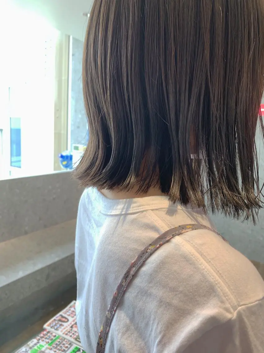 ショート カラー ブリーチ グレージュ ブリーチなしカラー カット ヘアカラー トリートメント 山下 千明のヘアスタイル