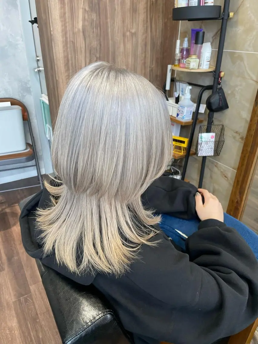 ミディアム カラー ヘアカラー トリートメント Lull1人美容室 バレイヤージュのヘアスタイル