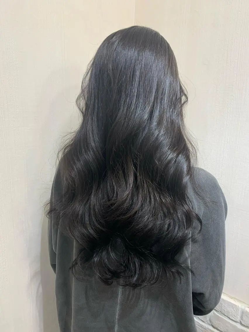 ロング カラー パーマ ヘアアレンジ 黒髪 ブルーカラー ブルーブラック グレーブラック グレージュ きむえり/髪質改善 /うねり広がり改善のヘアスタイル