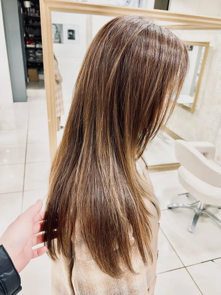 ロング ヘアカラー トリートメント レイヤーカット 小飯田　武斗のヘアスタイル