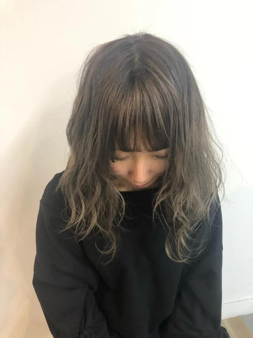 ミディアム カラー ベージュカラー ハイライトカラー ハイライト 360°キレイな ショートカットのヘアスタイル