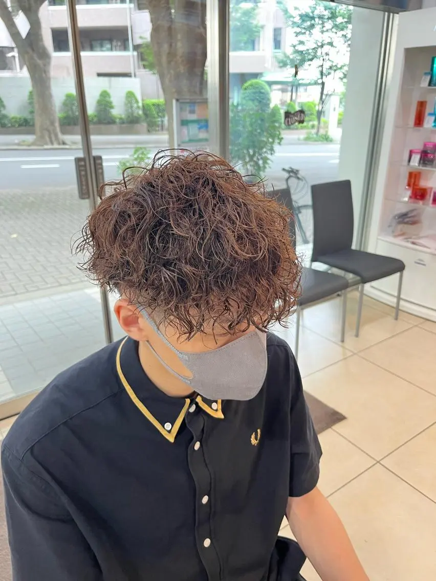 ショート パーマ メンズ マッシュ メンズパーマ メンズショート ツイストスパイラルパーマ ショートヘア カット パーマ 韓国メンズヘア/ 毛流れヘア　須田龍世のヘアスタイル
