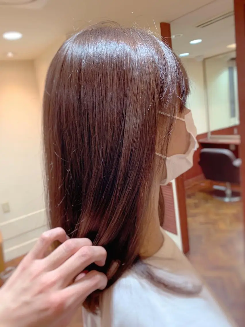 ロング カラー ベージュカラー ブリーチ ブリーチなしカラー ピンクカラー トリートメント ヘアカラー ツヤツヤ縮毛矯正 /美髪カラー 小山のヘアスタイル
