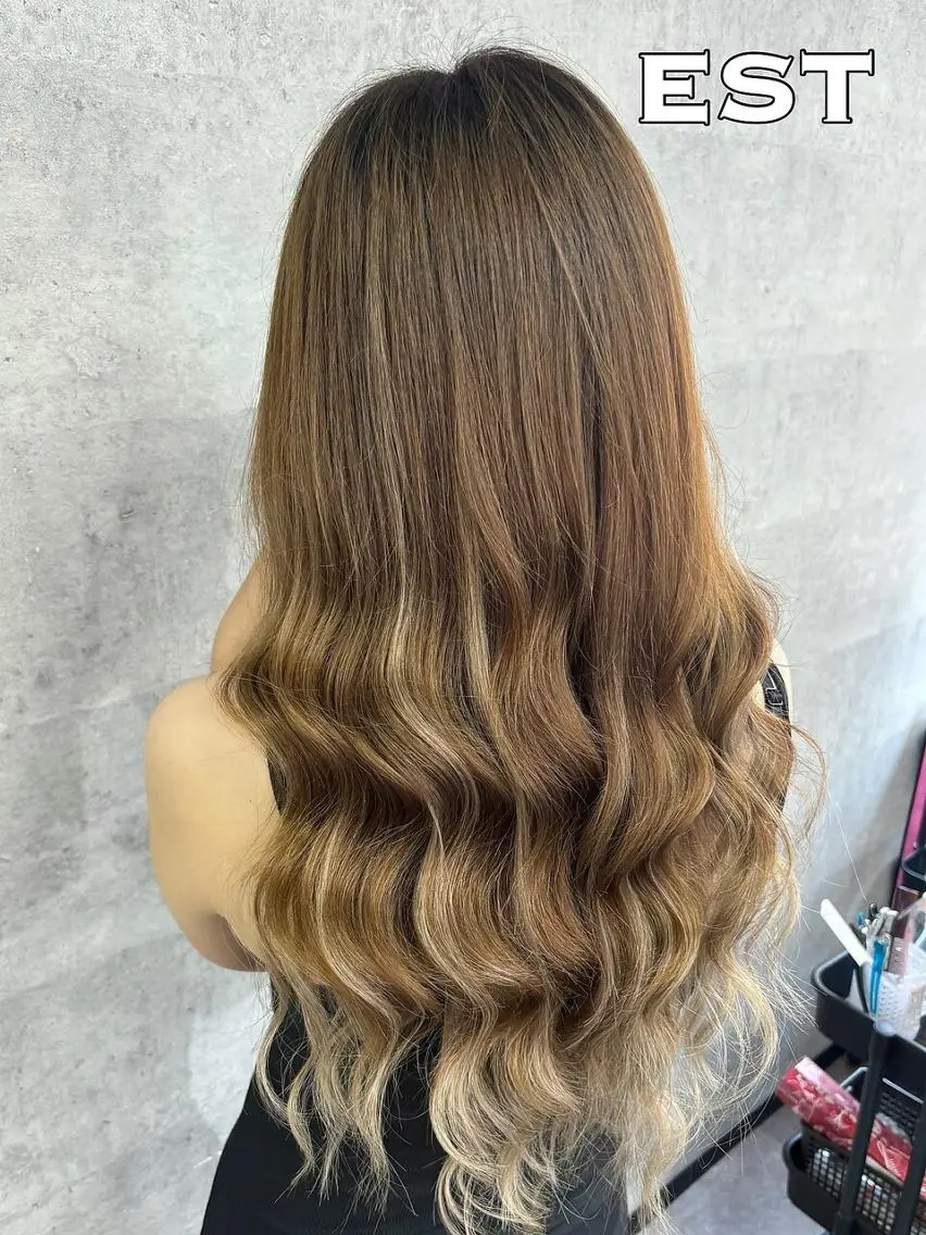 ロング ヘアアレンジ カラー シールエクステ バレイヤージュ ベージュカラー ブリーチ ケアブリーチ エクステ MORI エクステMARIKAのヘアスタイル