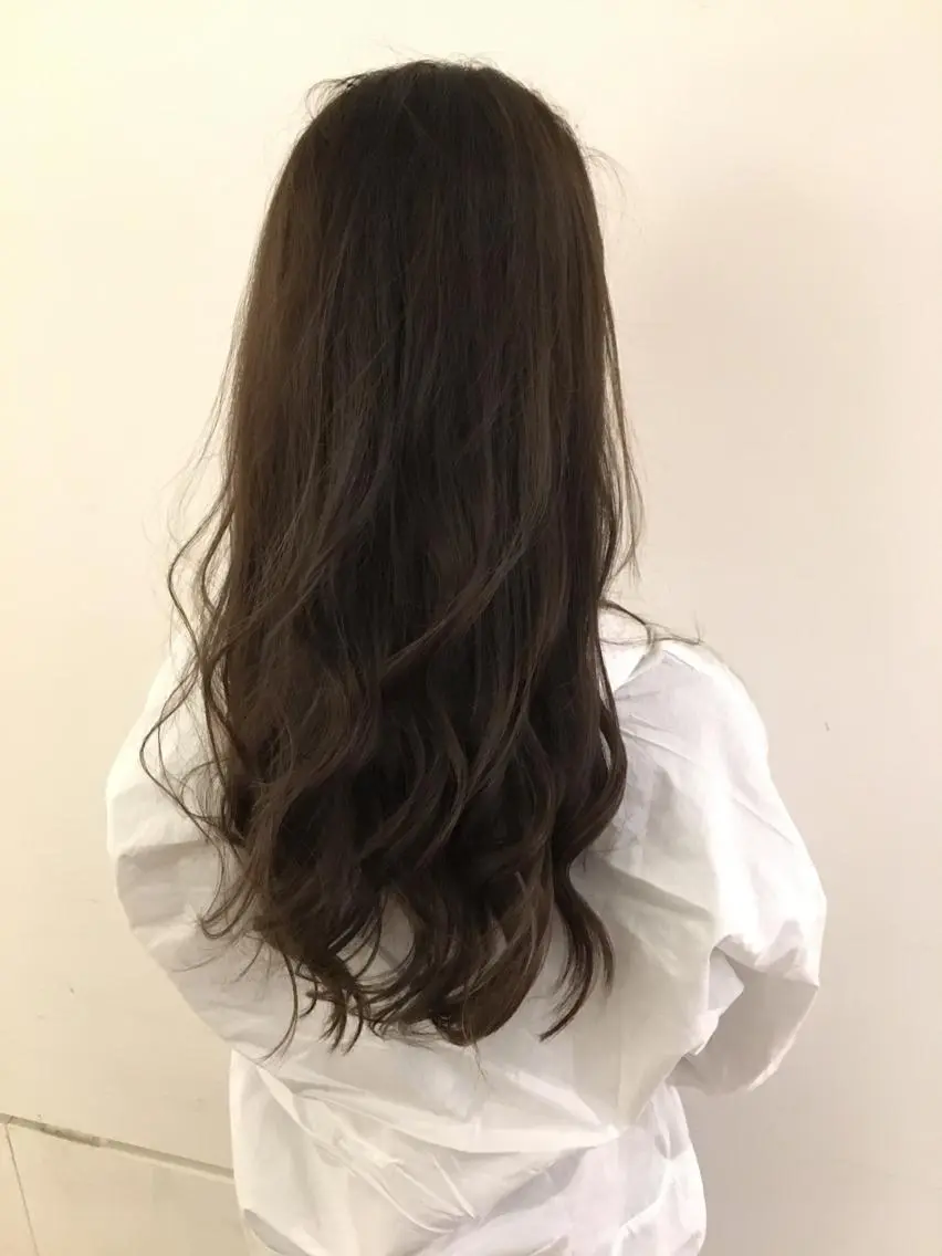セミロング カラー イルミナカラー ハイトーンブリーチ 土坂 由志【京都】のヘアスタイル
