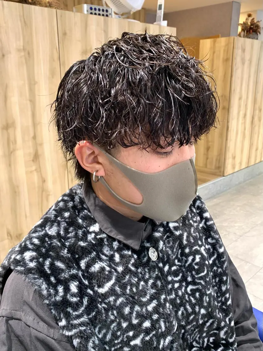 ショート パーマ ヘアアレンジ メンズ マッシュウルフ マッシュ メンズパーマ メンズツイストパーマ ツイストスパイラルパーマ メンズパーマ職人 加藤 弘貴のヘアスタイル