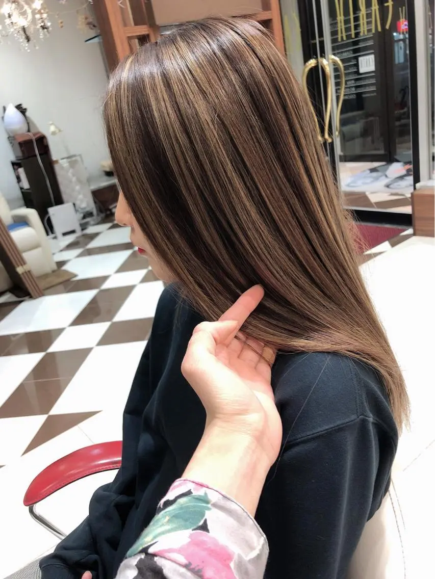 ロング カラー バレイヤージュ レイヤーカット 齋藤 佳以のヘアスタイル
