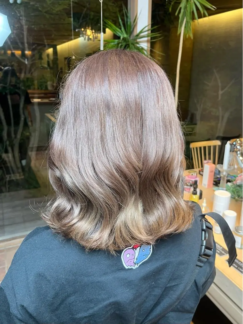 ミディアム カラー ブリーチ グレージュ Hair...DiA YUNAのヘアスタイル