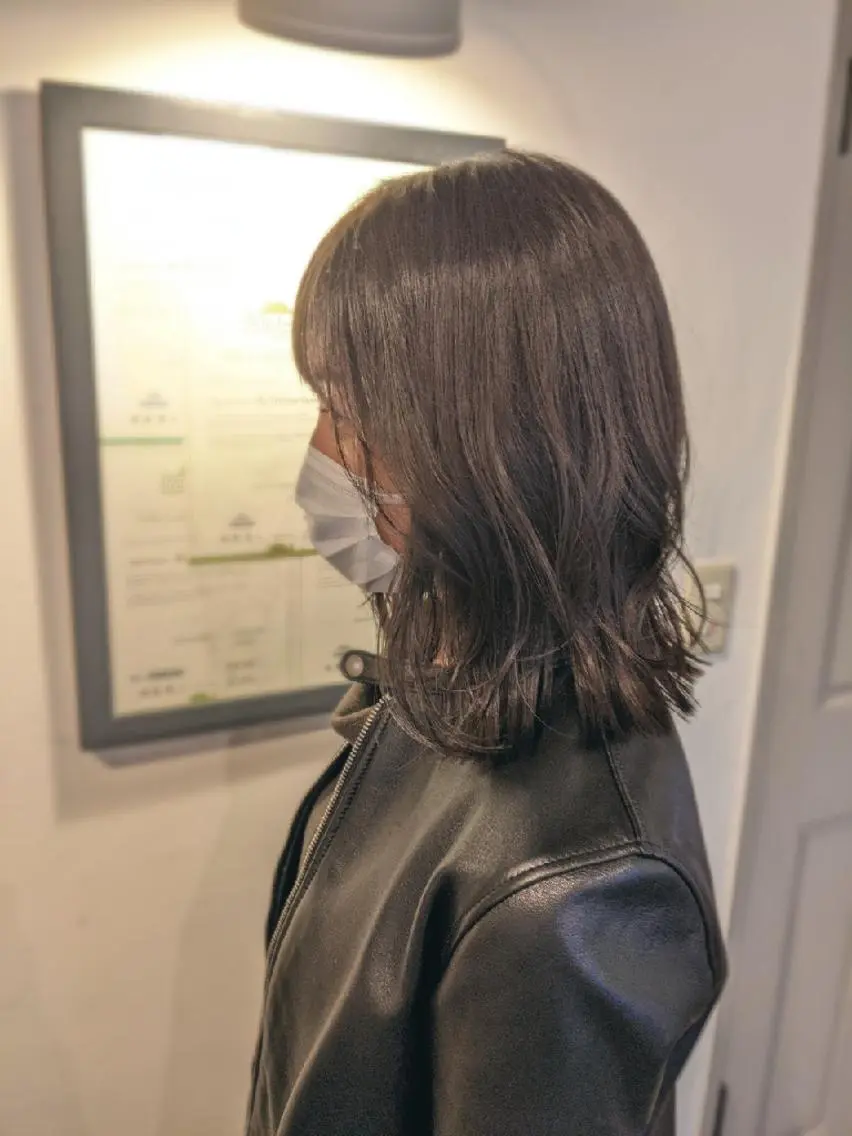 ミディアム カラー グレージュ 外ハネヘア カット ヘアカラー トリートメント newi 天王寺　 masakoのヘアスタイル