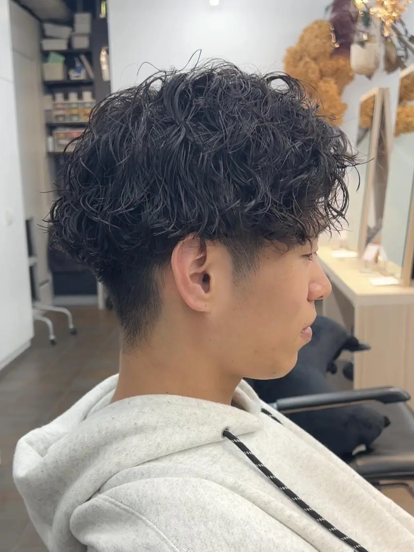 ショート メンズ パーマ センターパート フェザーパーマ マッシュ メンズパーマ メンズショート カット パーマ メンズパーマ/ メンズカット/タクヤのヘアスタイル