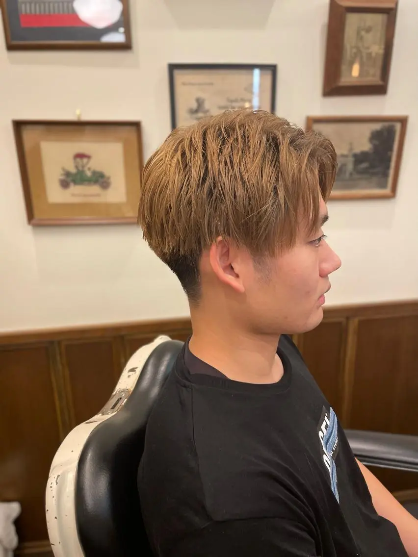 ミディアム カラー パーマ メンズ センターパート カット指名No1漆原 聡のヘアスタイル