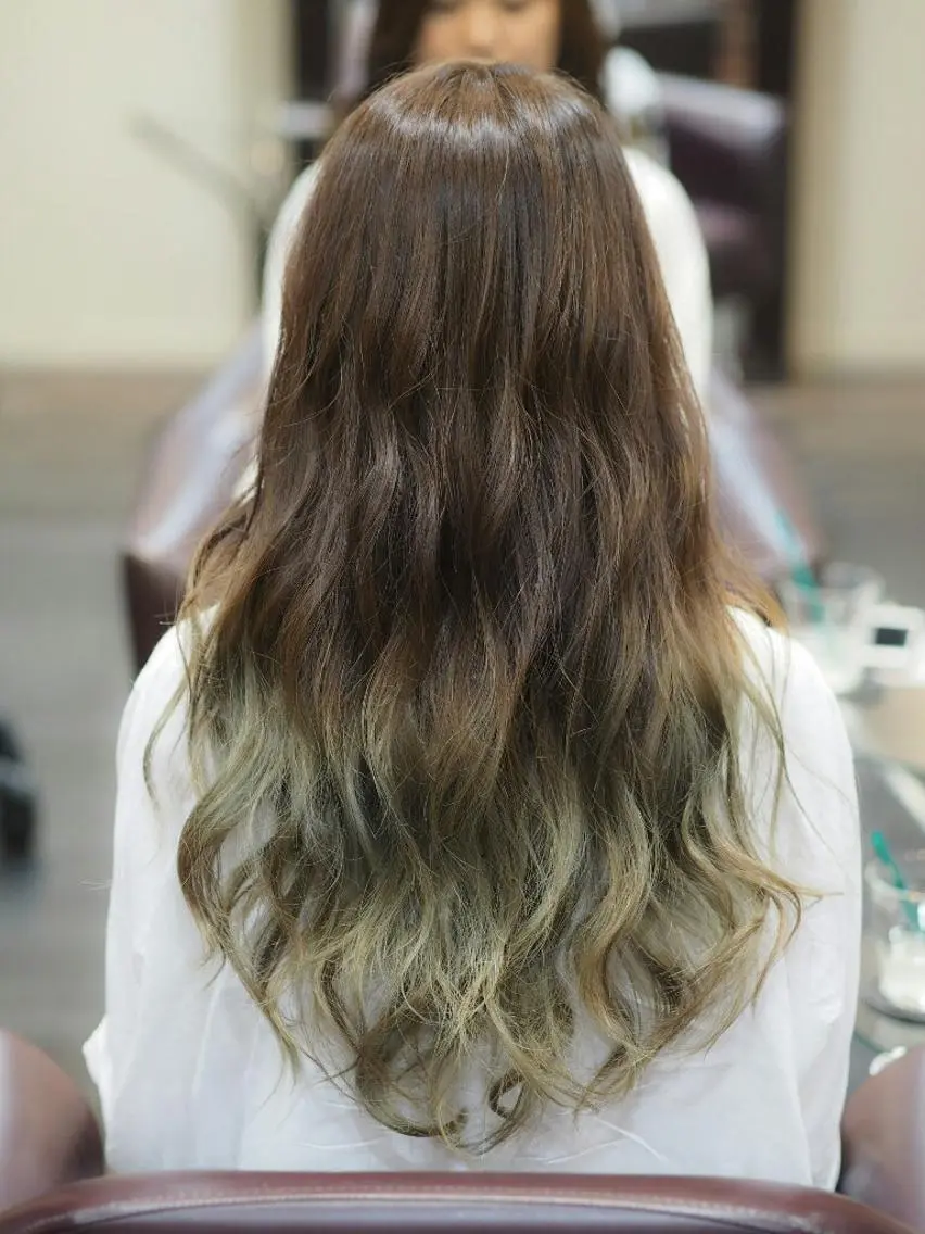 セミロング ロング カラー アッシュ グラデーションカラー 辻 竜也　のヘアスタイル