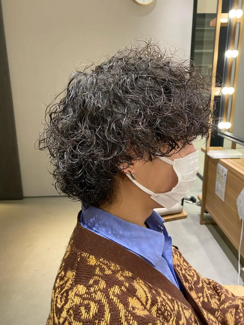 ミディアム パーマ メンズ ミディアムパーマ メンズパーマ プードルパーマ プードルパーマ unopulir 景山　凌のヘアスタイル