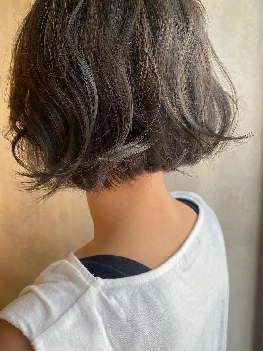 ショート カラー グレージュ ハイライトカラー ハイライト ヘアカラー ツキノキ ミナのヘアスタイル