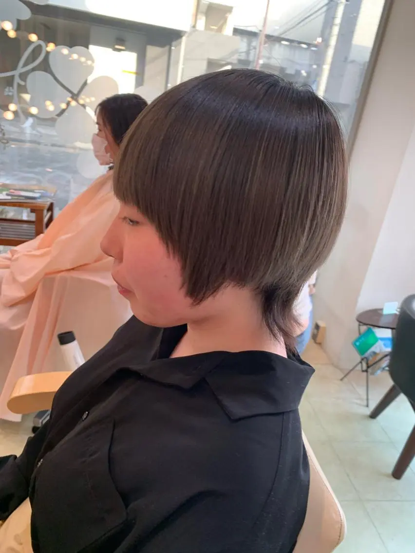 ショート カラー ブリーチ グレージュ ブリーチなしカラー ショートヘア ウルフカット カット ヘアカラー トリートメント ヘッドスパ nishimura makotoのヘアスタイル