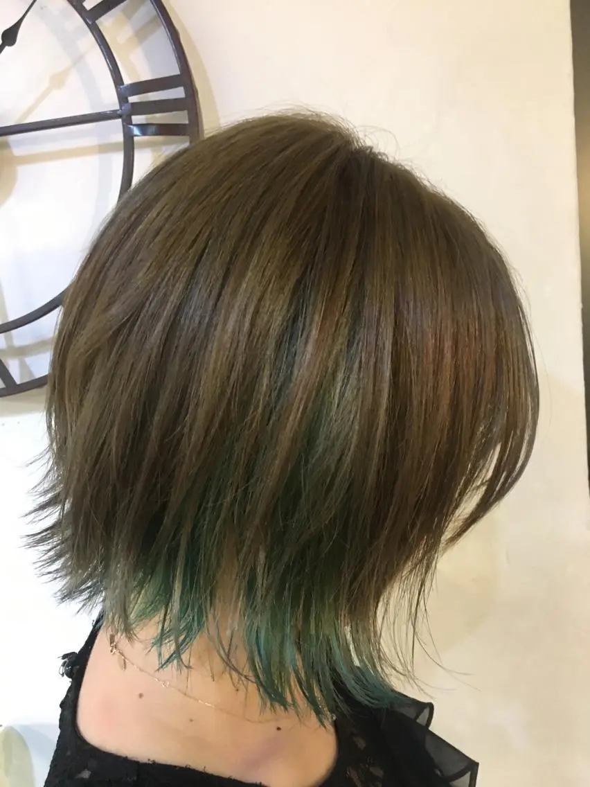 ショート カラー ヘアアレンジ インナーカラー 推し活専用 【派手髪】飯野ゆかりのヘアスタイル