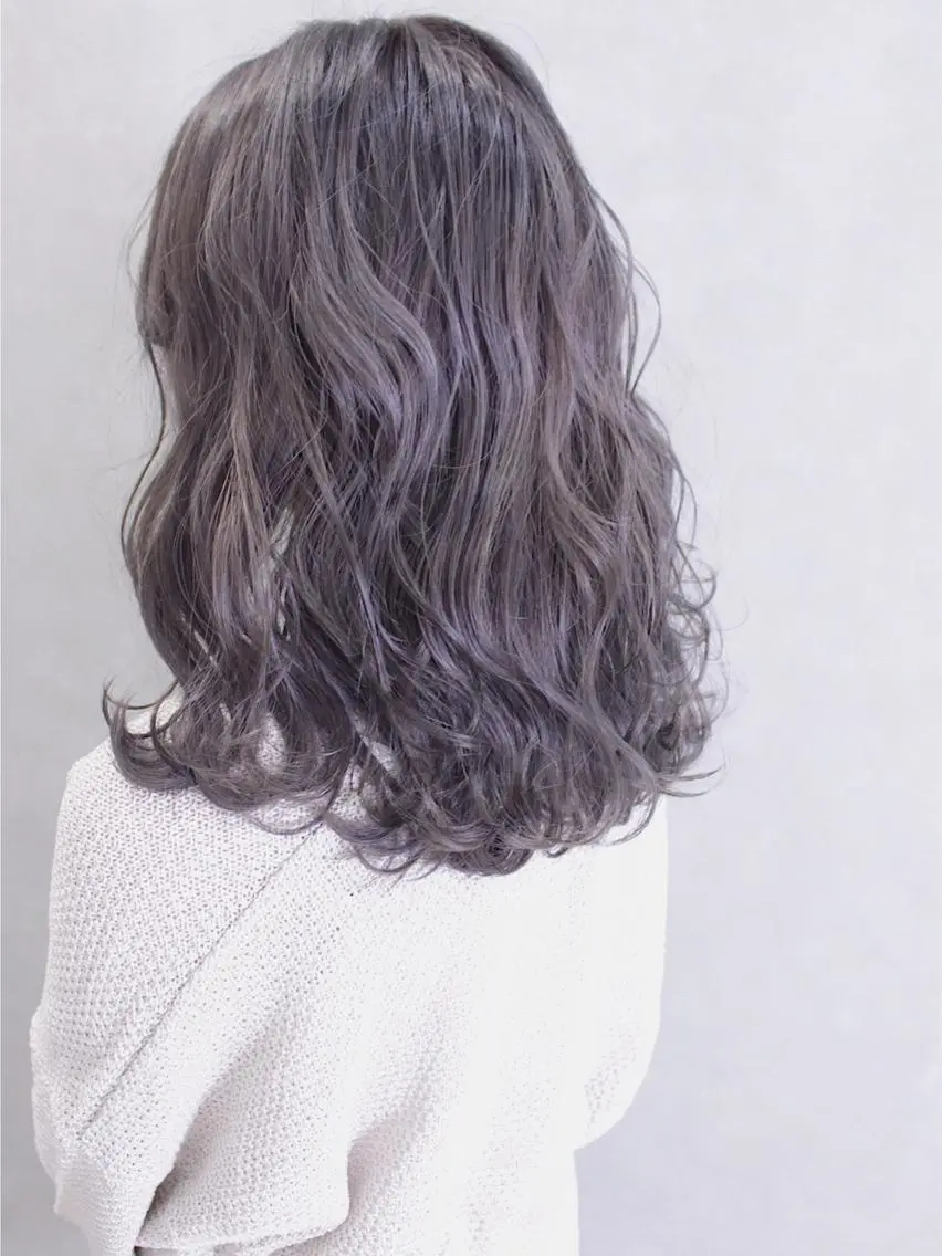 ミディアム カラー ヘアアレンジ アッシュ ラベンダーカラー ラベンダーアッシュ ヘアカラー トリートメント lani ブリーチ /ダブルカラーのヘアスタイル