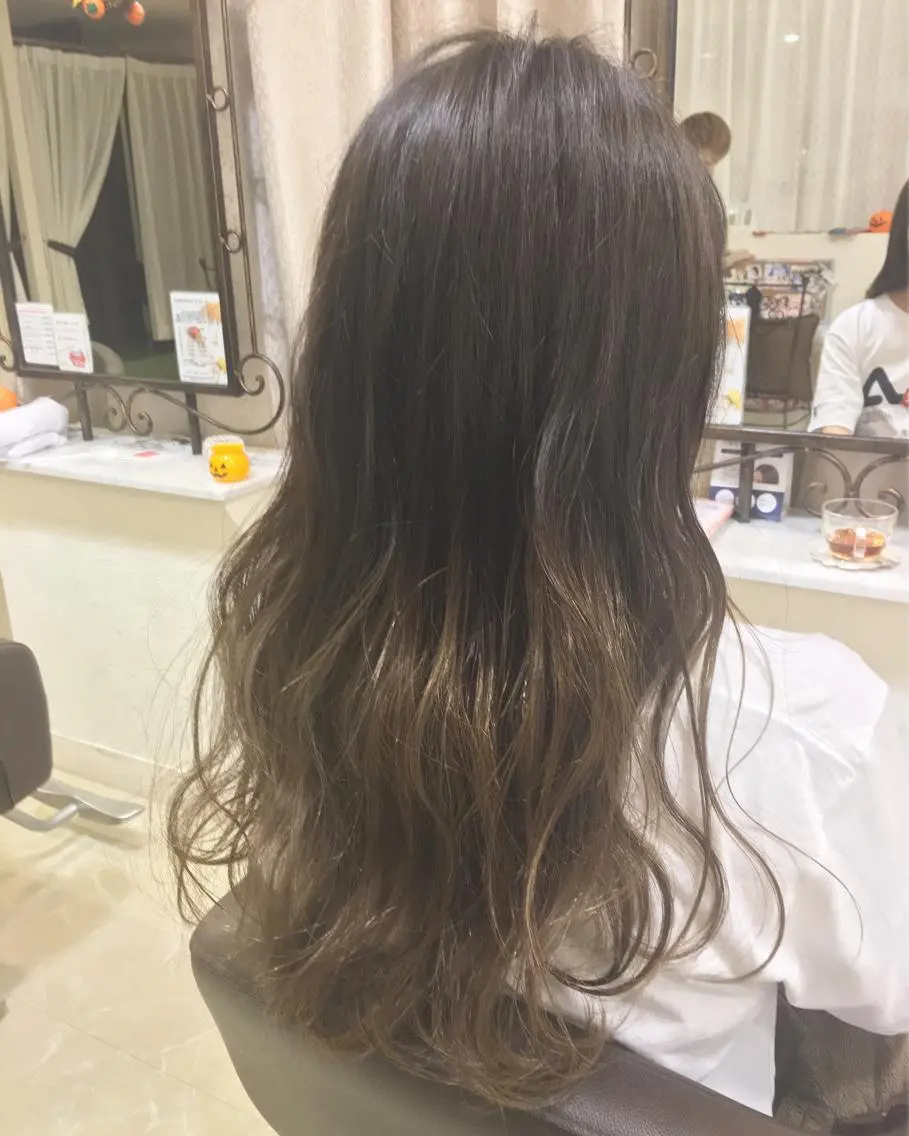 ロング カラー アッシュ アッシュグレー ベージュカラー グラデーションカラー RUMéL 🌙YUIのマツエク・マツパデザイン