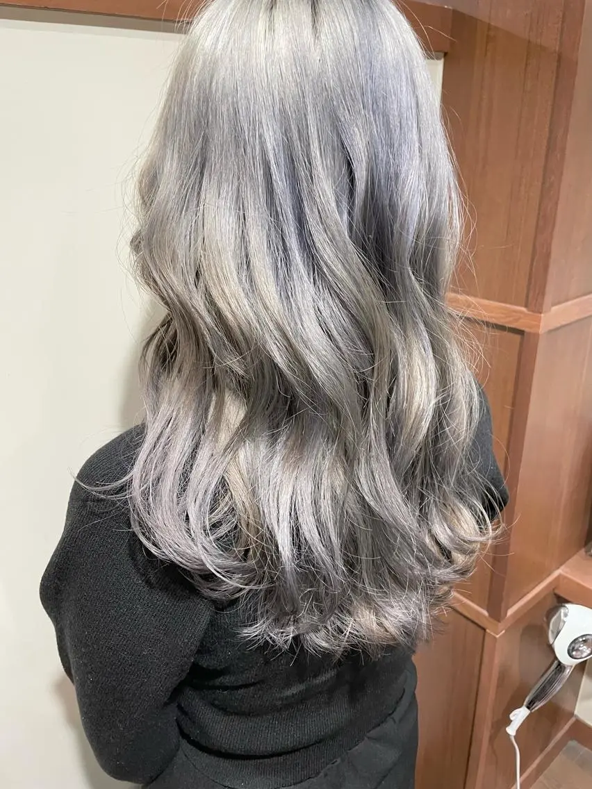セミロング カラー ブリーチ ダブルカラー ヘアカラー トリートメント 羽田翔大/ブリーチ/ レイヤー/店長のヘアスタイル