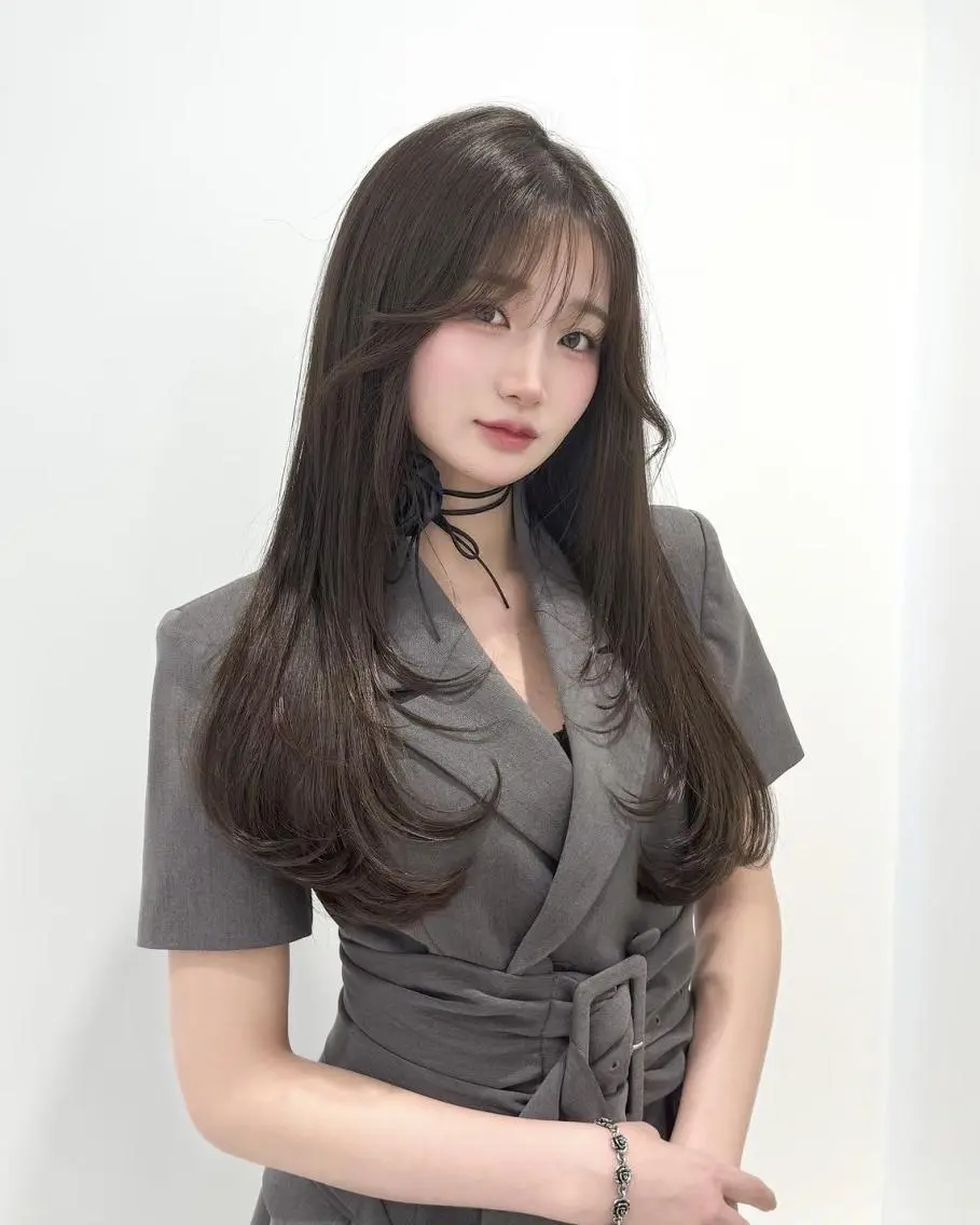 カラー 韓国風レイヤーカット 🇰🇷渋谷のヘアスタイル