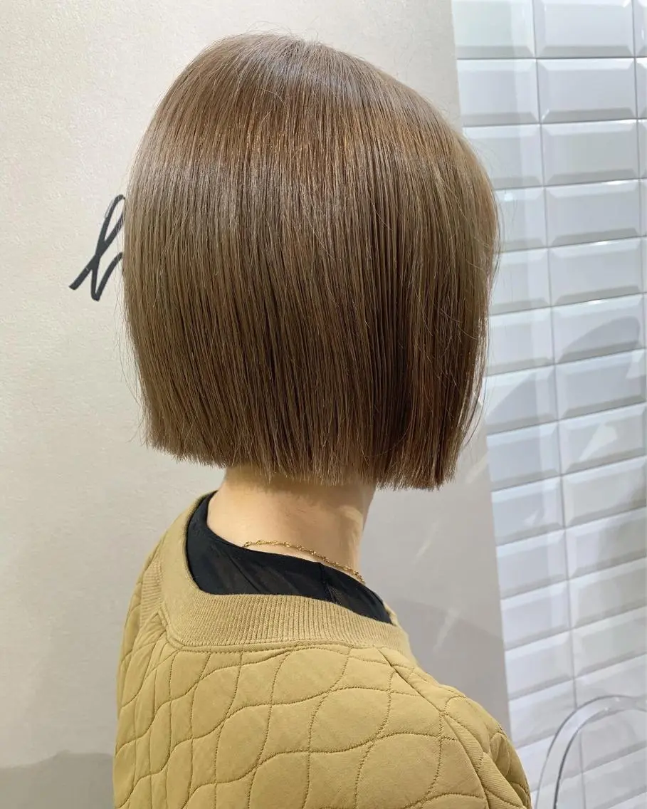 ショート カラー ベージュカラー ブリーチ ミルクティーベージュ カット ヘアカラー トリートメント hubhair レイヤー/透明感のヘアスタイル