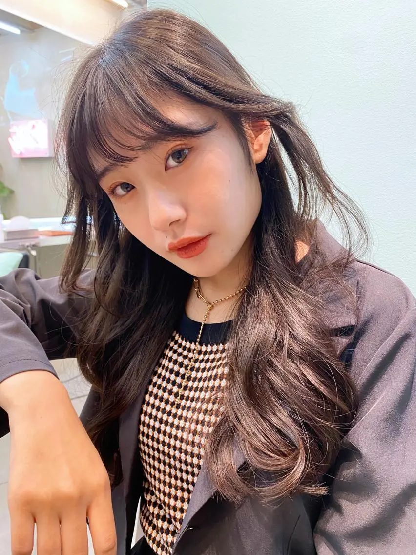 ロング カラー 岡野 静華のヘアスタイル
