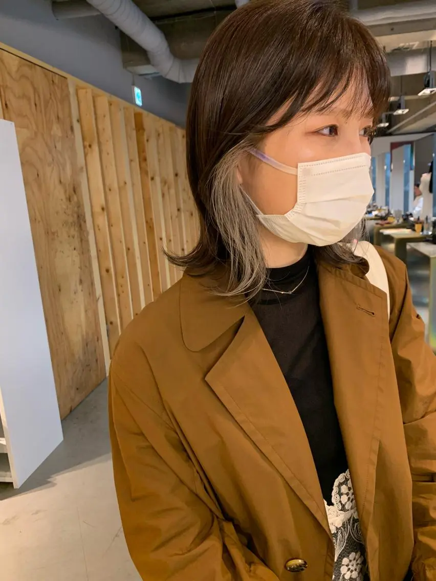 ミディアム カラー ベージュカラー ブリーチ イヤリングカラー ハイトーンカラー ミルクティーベージュ tension 【テンション】のヘアスタイル
