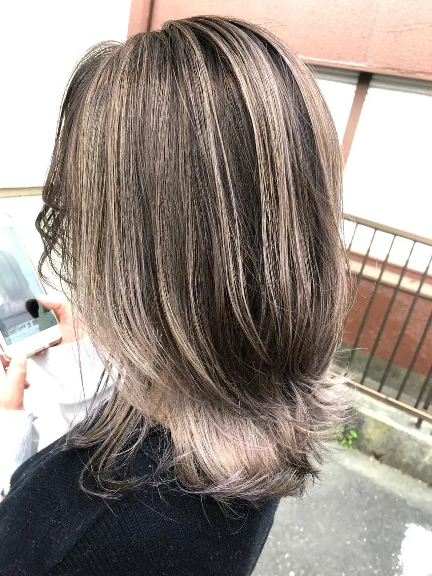 ミディアム レイヤーカット Kaede .のヘアスタイル