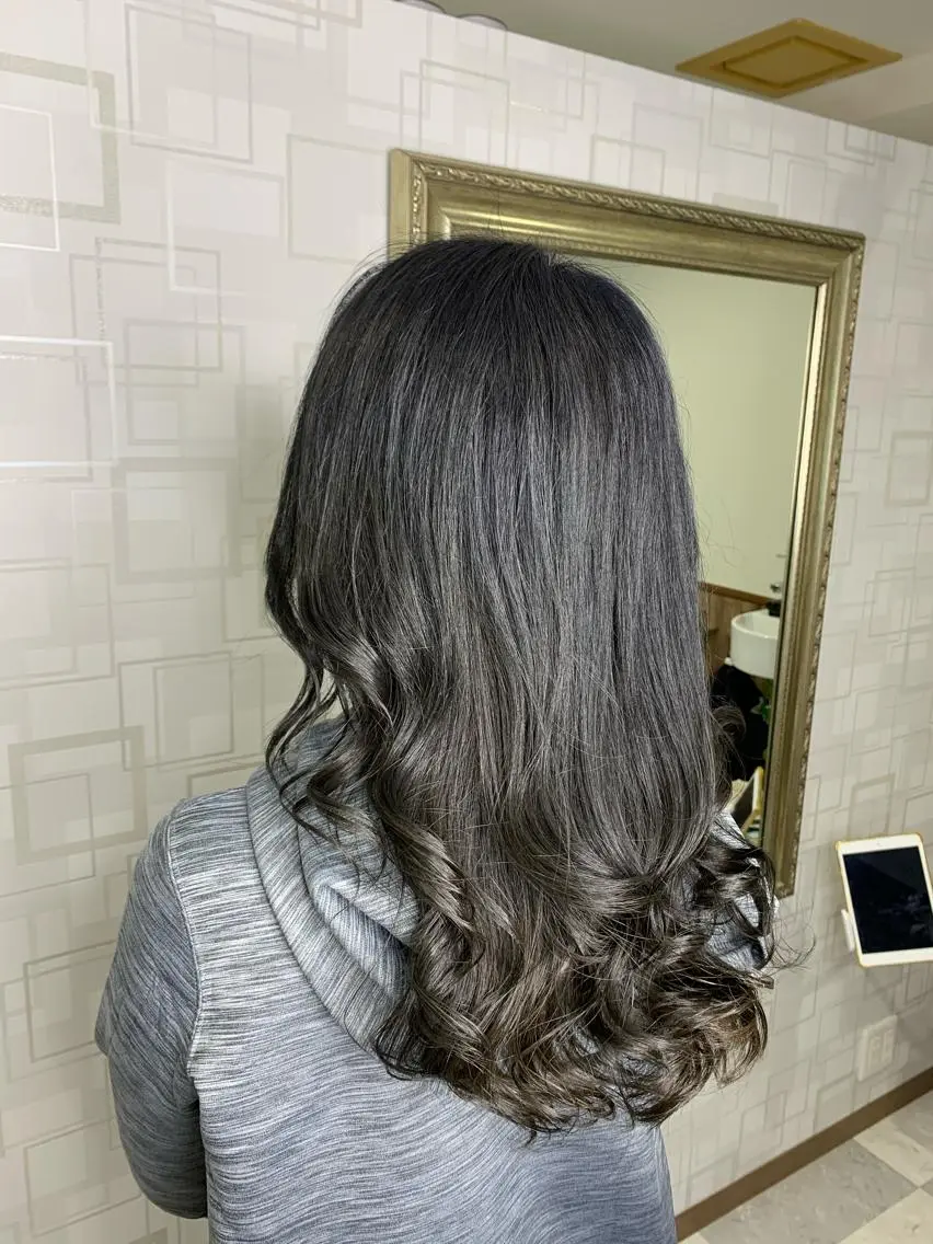 ロング カラー 河野 有希のヘアスタイル
