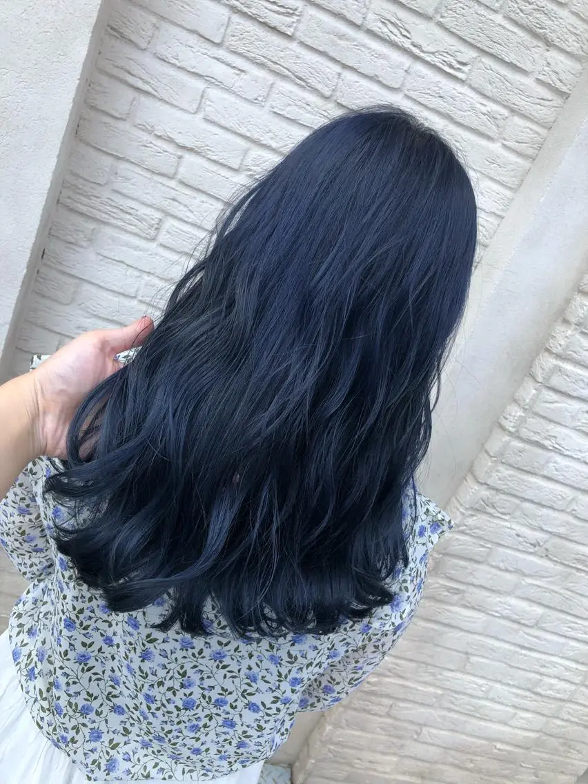セミロング カラー ブルーカラー ネイビーカラー カット ヘアカラー パーマ 縮毛矯正 トリートメント 吉村 絢乃のヘアスタイル