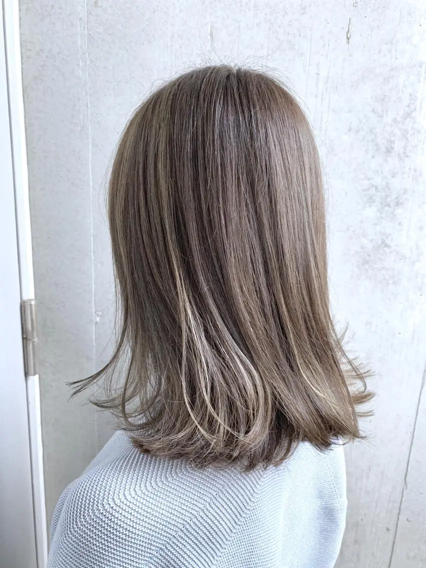 セミロング カラー パーマ ヘアアレンジ ベージュカラー ハイライトカラー ミルクティーベージュ ハイライト ヘアカラー トリートメント 縮毛矯正/美髪 髪質改善/石田幸輔のヘアスタイル