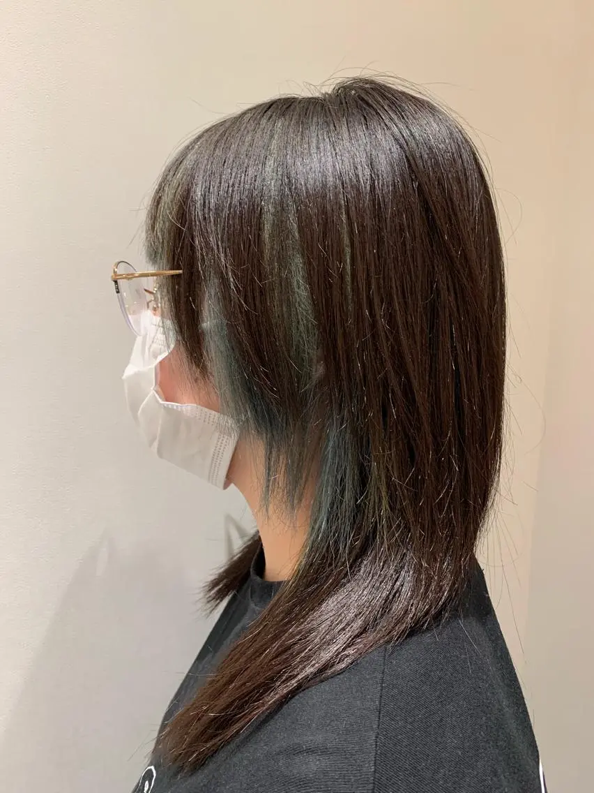ミディアム カラー 若狭 彩花のヘアスタイル