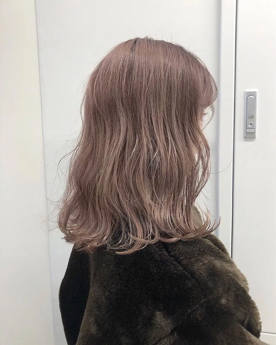 セミロング カラー ベージュカラー ピンクカラー ピンクベージュ 【ブリーチカラー】 🌈ALIVE若山葵のヘアスタイル
