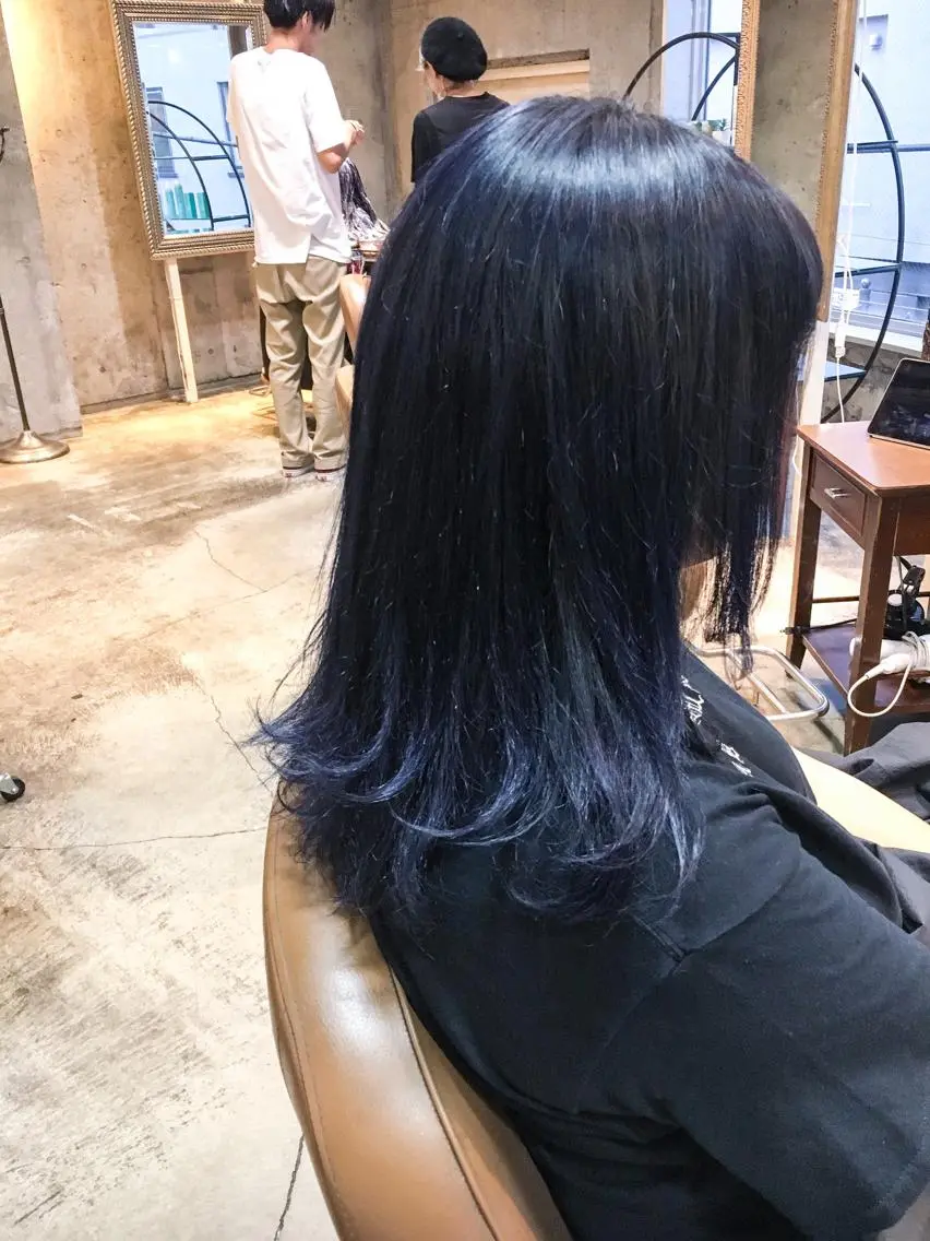 セミロング カラー ブルーカラー グラデーションカラー 北條 優輝のヘアスタイル