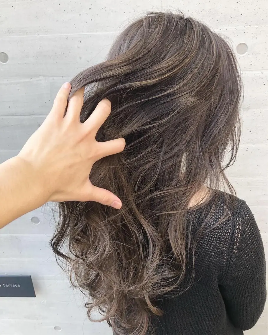 ロング カラー ヘアアレンジ 透明感カラー イルミナカラー 外国人風カラー 【公式】amble luxe池袋東口🩷のヘアスタイル