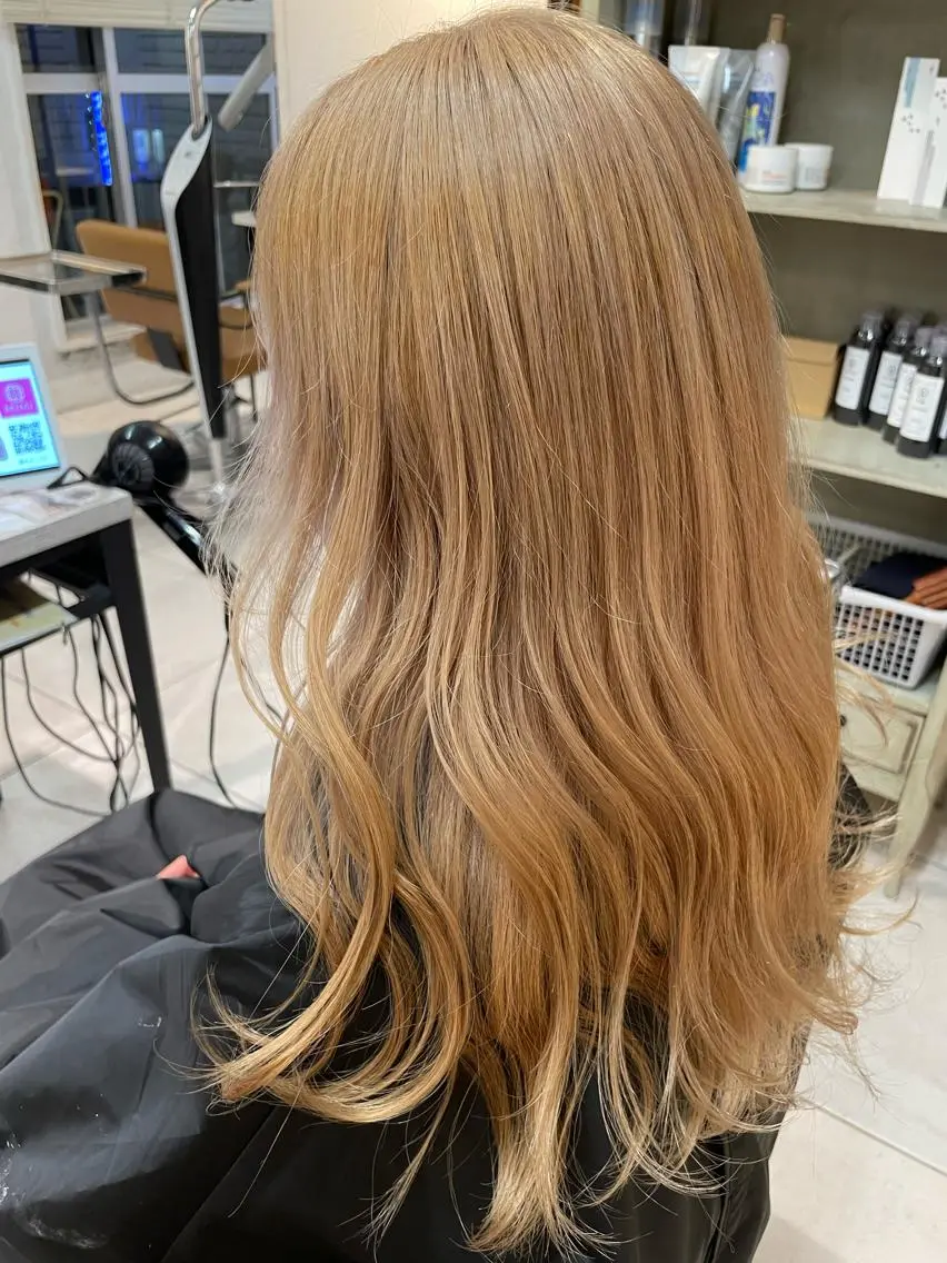 ロング カラー ブリーチ ブロンド ケアブリーチ イルミナカラー カット ブリーチ特化 ハイトーンRYOYAのヘアスタイル