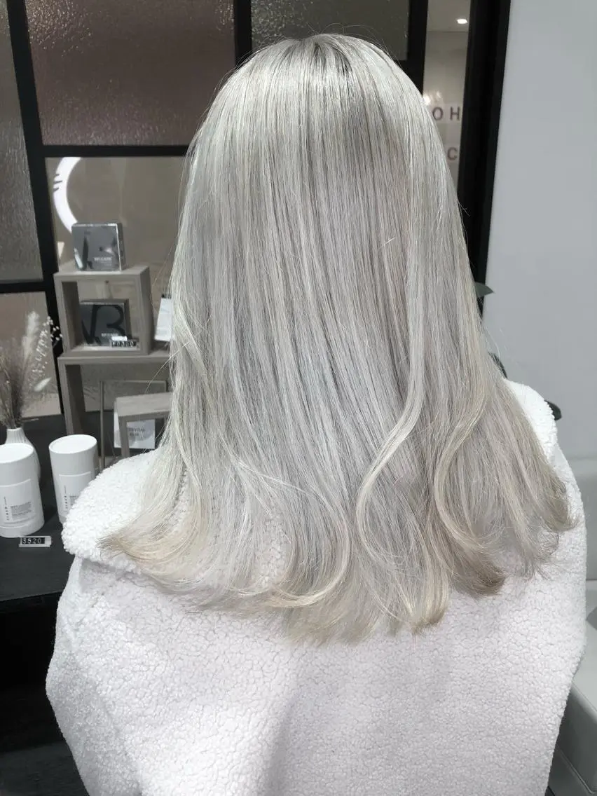 ミディアム カラー LOOP hairのヘアスタイル