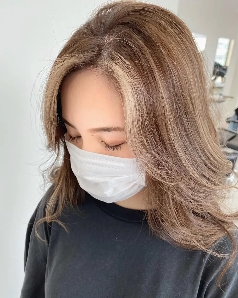 セミロング カラー ハイライトカラー ハイライト ✨ブリーチ無し 透明感HIDEのヘアスタイル
