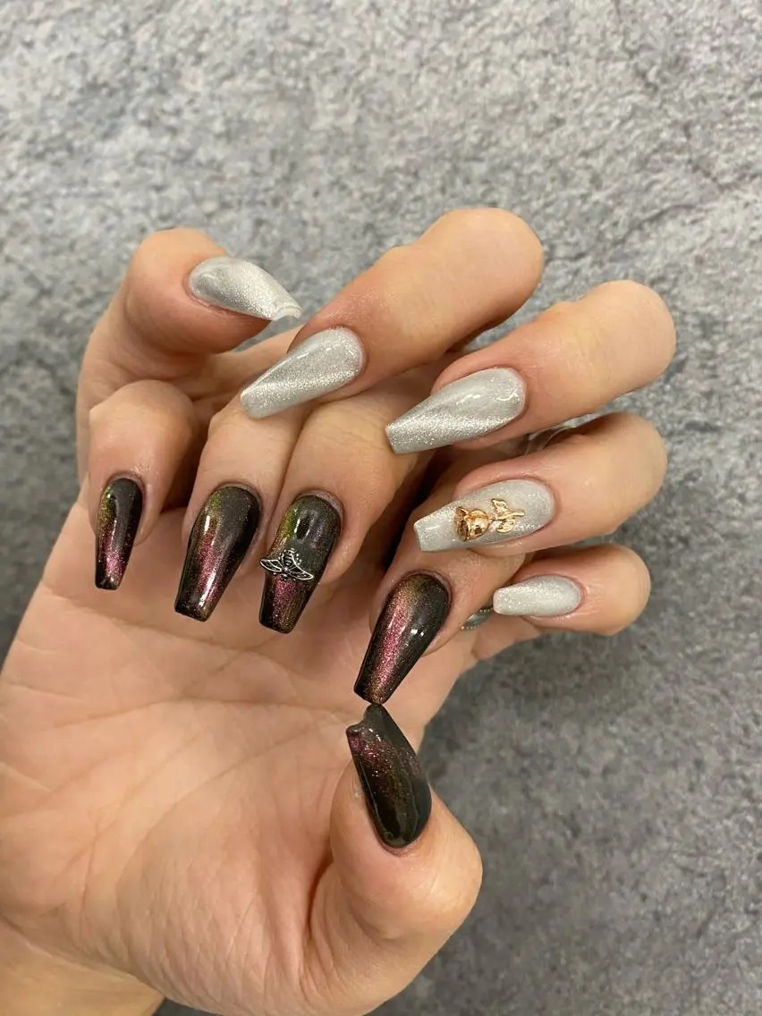 ネイル アートネイル ジェルネイル ラメ(グリッター) マグネットネイル ニュアンスネイル SHIORI 📍渋谷 / 円山町のネイルデザイン