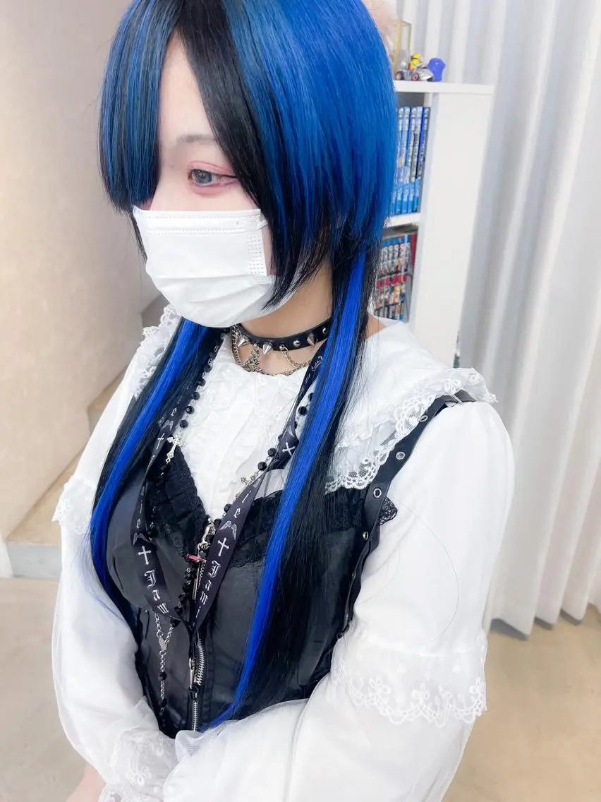 ロング カラー 黒髪 ブリーチ ブルーカラー エドルカラー イルミナカラー ヘアカラー エクステ BOX mico.のヘアスタイル