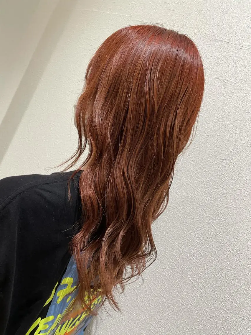 ロング カラー パーマ ヘアアレンジ マツエク・マツパ ヘアカラー トリートメント ハイトーンカラー🤍 山下 優華のヘアスタイル