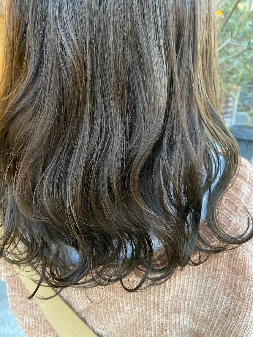 セミロング カラー ヘアアレンジ ベージュカラー オリーブベージュ ヘアカラー トリートメント 溝口 ひなこのマツエク・マツパデザイン
