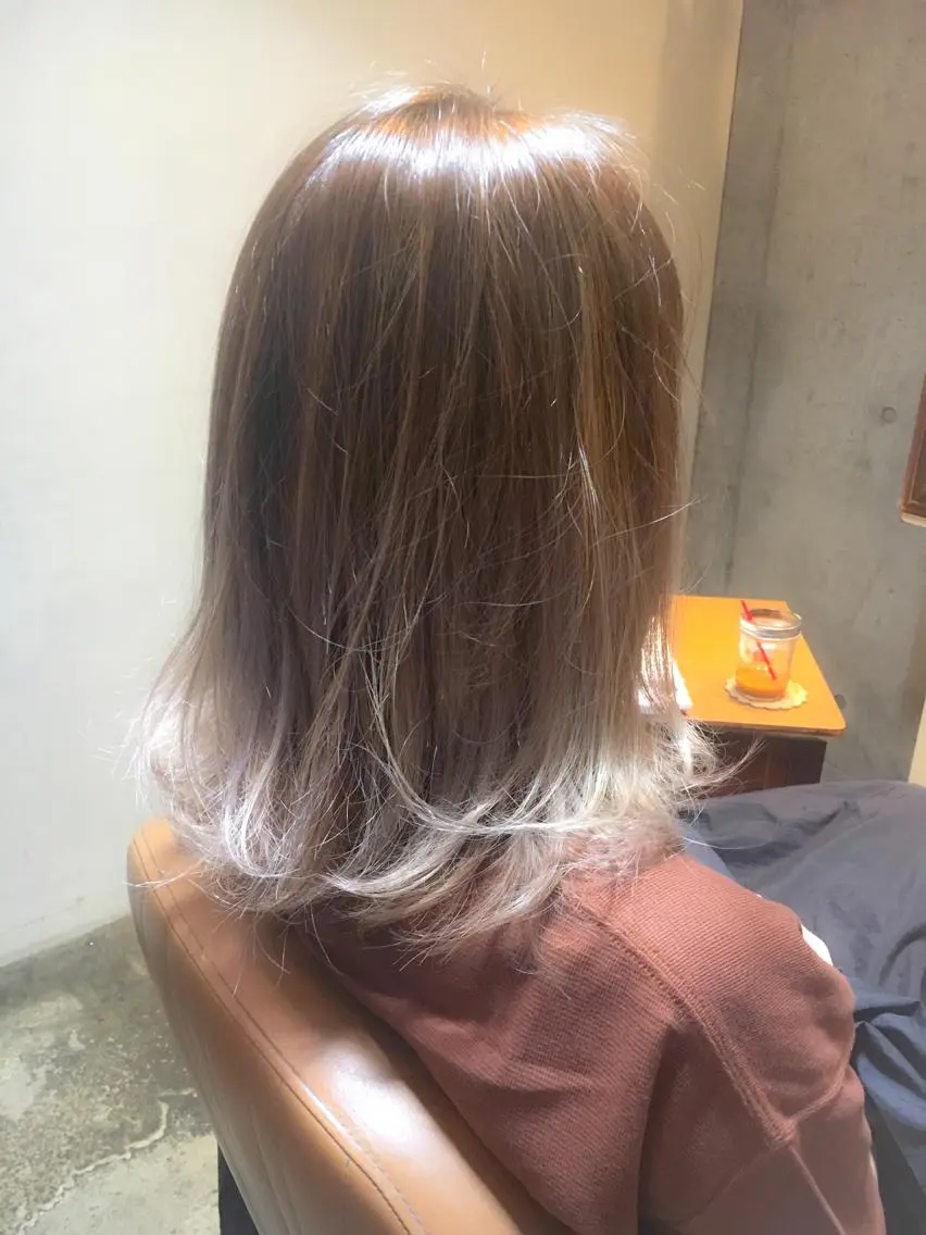 ミディアム カラー アッシュ ブリーチ 北條 優輝のヘアスタイル