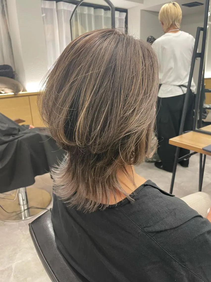 ミディアム カラー ハイライトカラー ハイライト Emitas.　井上 真奈美のヘアスタイル