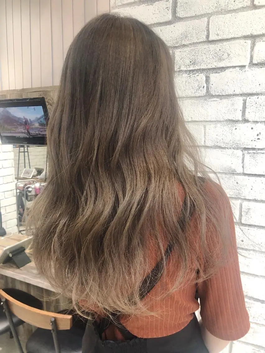 ロング カラー ベージュカラー ブリーチ ミルクティーベージュ カット ヘアカラー 🌿ニュアンス/髪質 改善🌿Fukudaのヘアスタイル