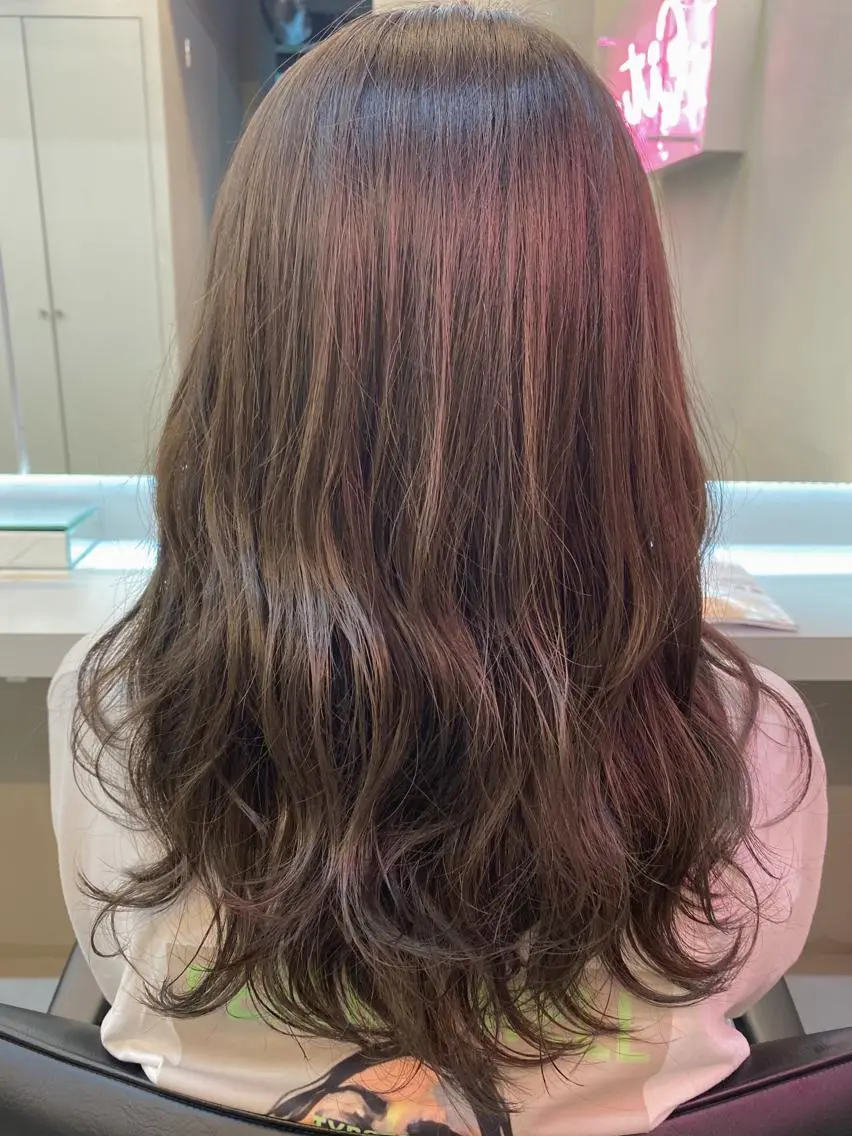 セミロング カラー 岡野 静華のヘアスタイル