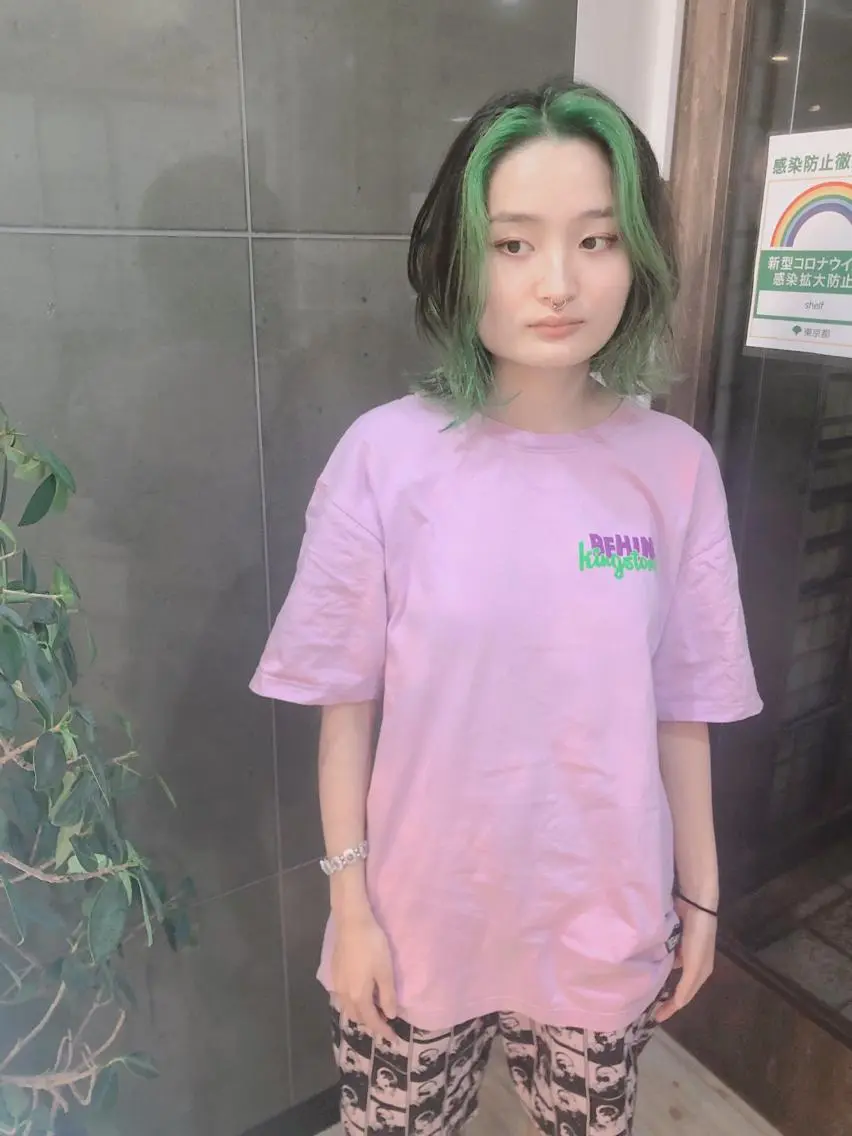 ミディアム カラー 小泉 亮人のヘアスタイル